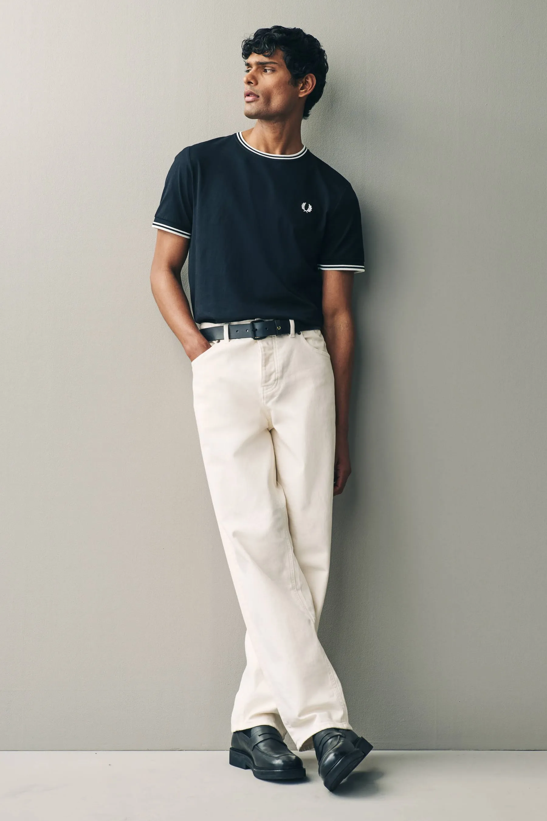 Fred Perry - T-shirt doppia con bordi a contrasto e logo    