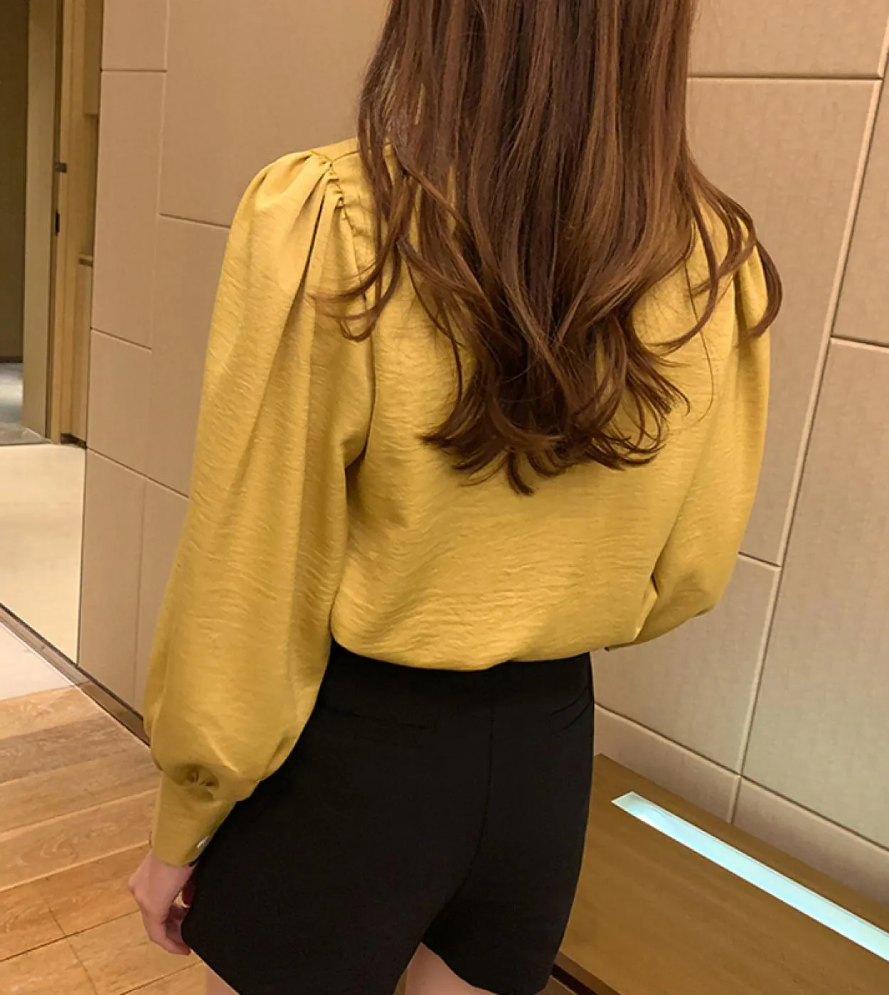 Office Lady Autumn Solid Camicette da donna Tutte abbinate Top con scollo a V Lanterna Abiti a maniche lunghe con bottoni Camici