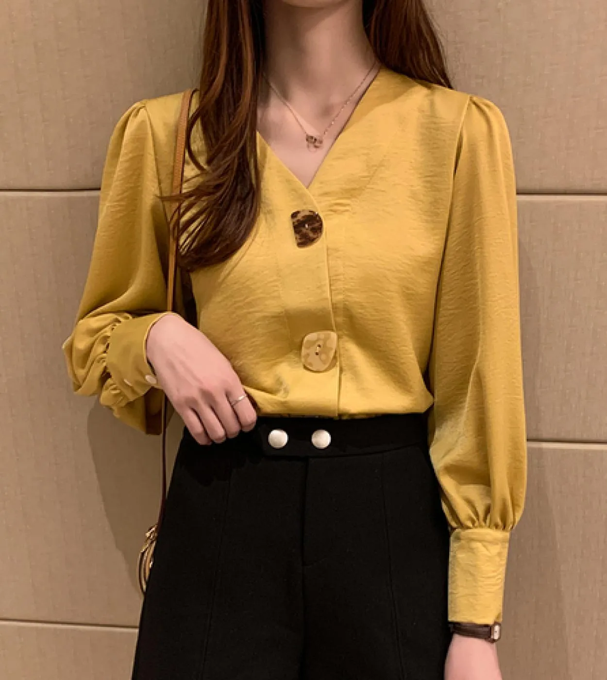 Office Lady Autumn Solid Camicette da donna Tutte abbinate Top con scollo a V Lanterna Abiti a maniche lunghe con bottoni Camici
