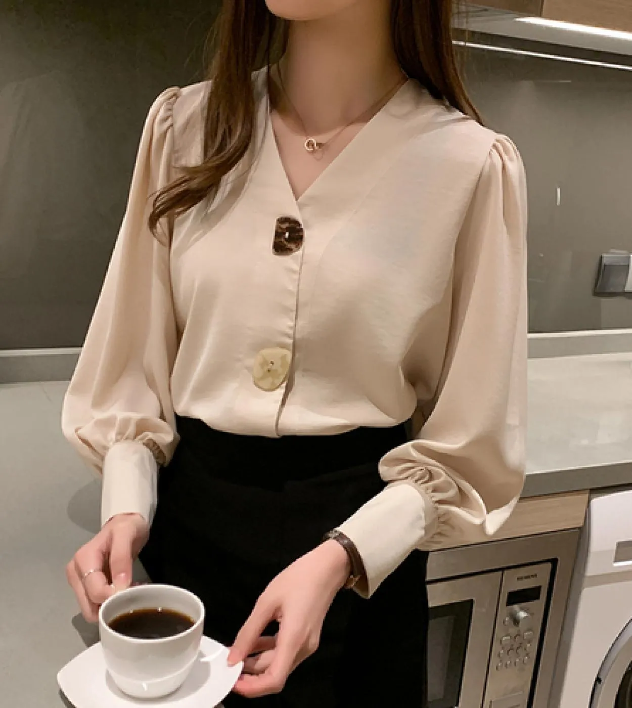 Office Lady Autumn Solid Camicette da donna Tutte abbinate Top con scollo a V Lanterna Abiti a maniche lunghe con bottoni Camici