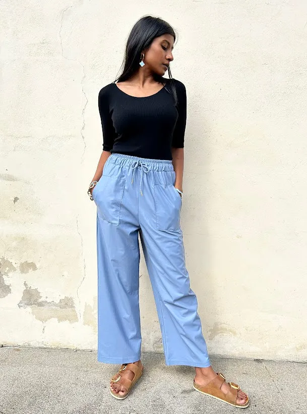 Pantalone in ecopelle modello jogger