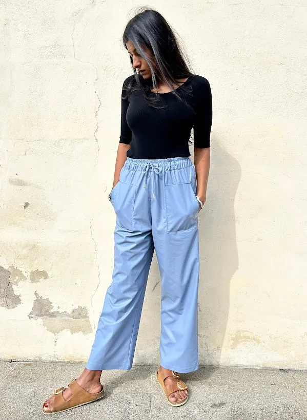 Pantalone in ecopelle modello jogger