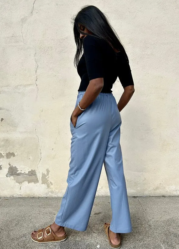 Pantalone in ecopelle modello jogger