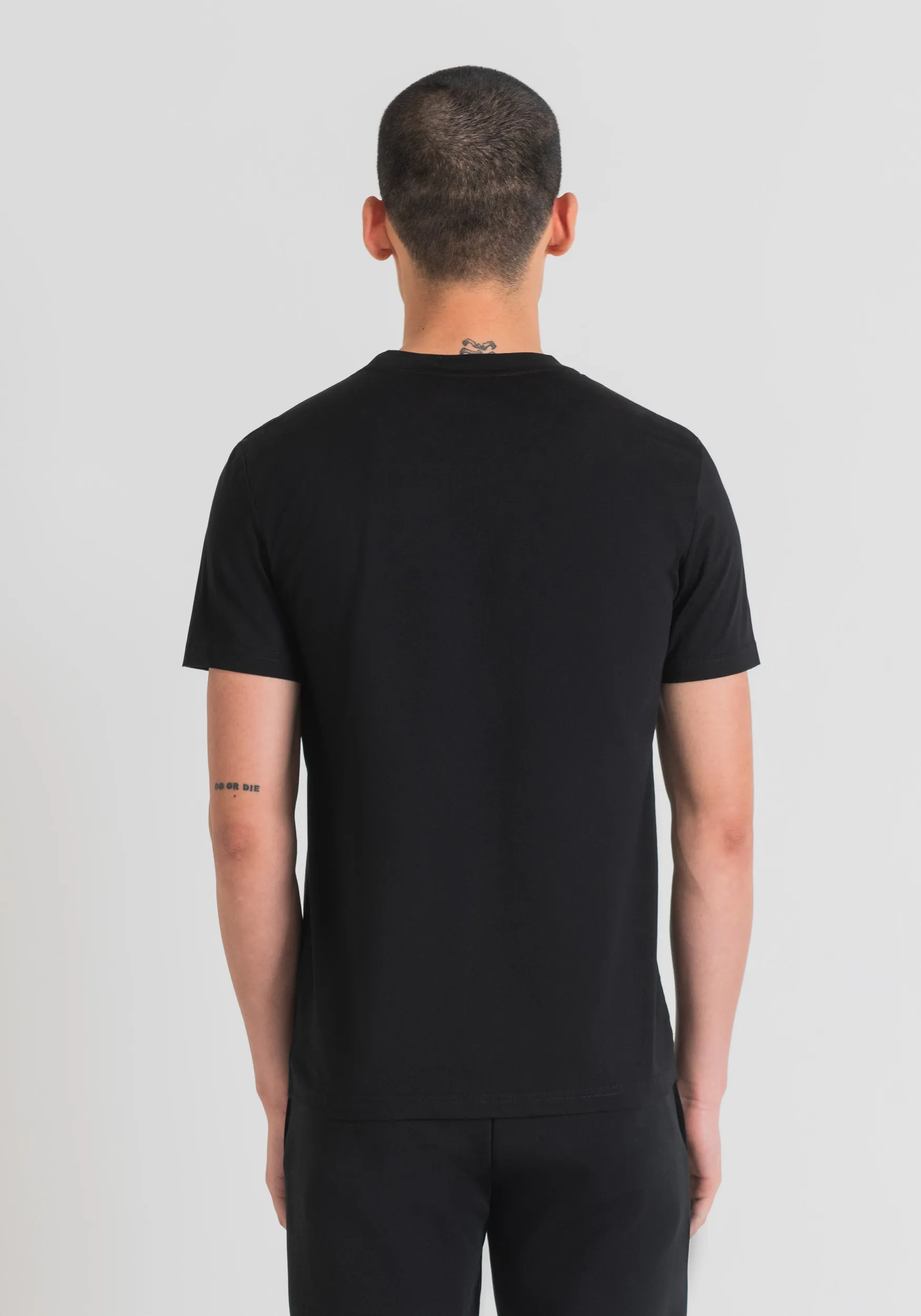 T-SHIRT SLIM FIT IN COTONE CON STAMPA LOGO EFFETTO GOMMATO