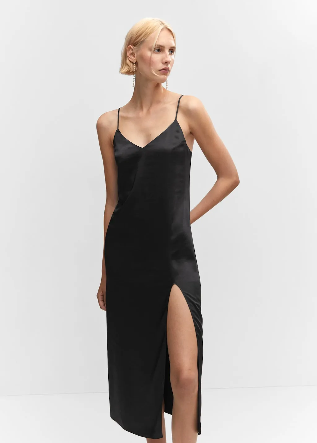Vestito satinato spacco
