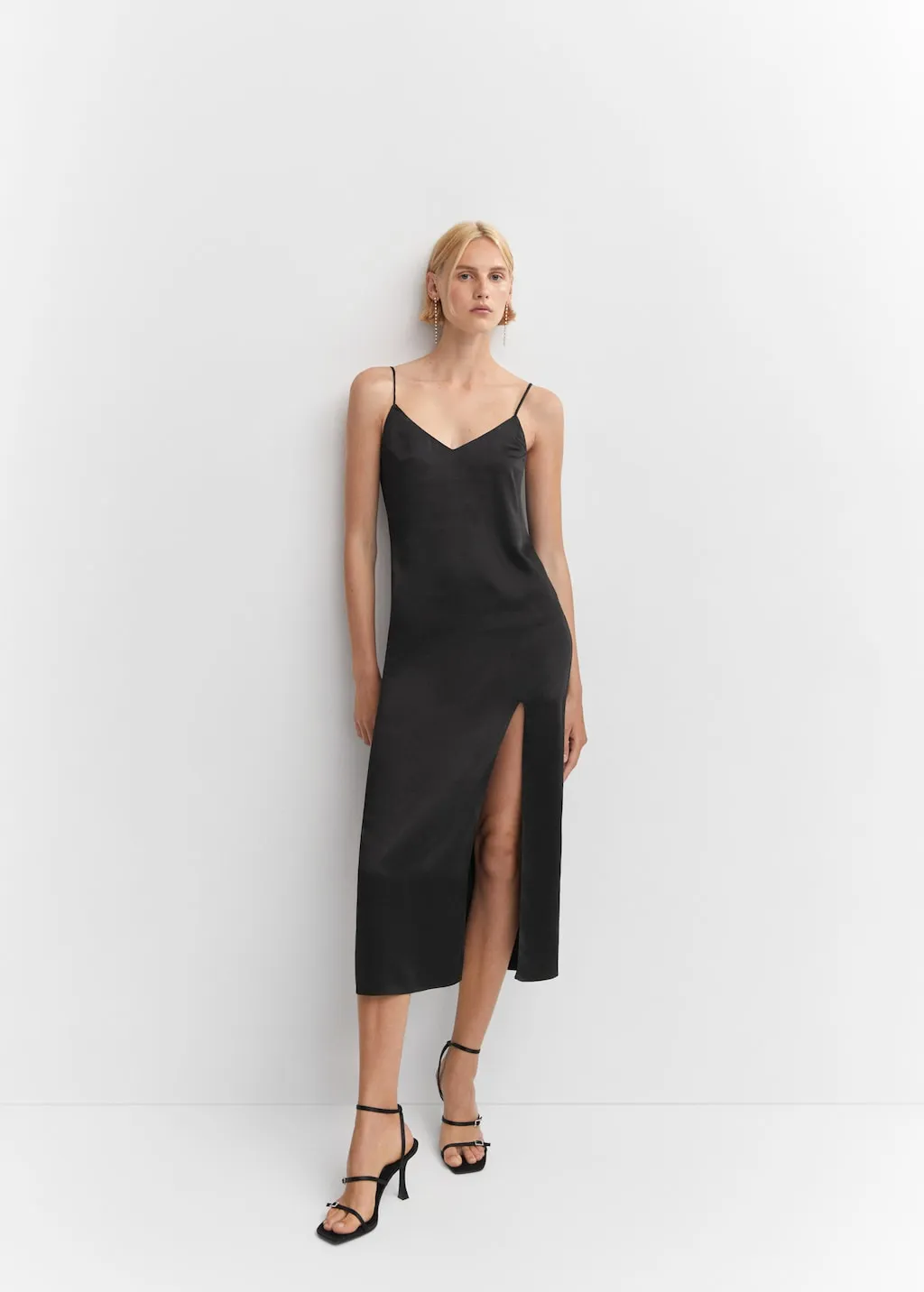 Vestito satinato spacco